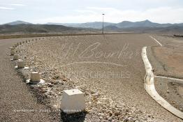 Image du Maroc Professionnelle de  Le barrage Laghrasse "dit barrage Hassan II", il se situe à 50 km au sud est de Taourirte au nord du Maroc, Samedi 10 Février 2006, ce barrage fournit en eau potable  le barrage Mohammed V qui sert de lien pour Machraa Hammadi,  ce dernier permet l'approvisionnement des centre de Taourirte et El Aïoun Sidi Mellouk. (Photo / Abdeljalil Bounhar) 